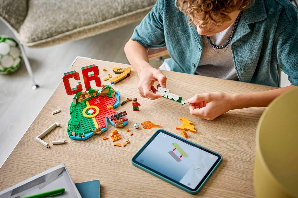 LEGO® Editions Cristiano Ronaldo-Soccer Highlights - Image 4